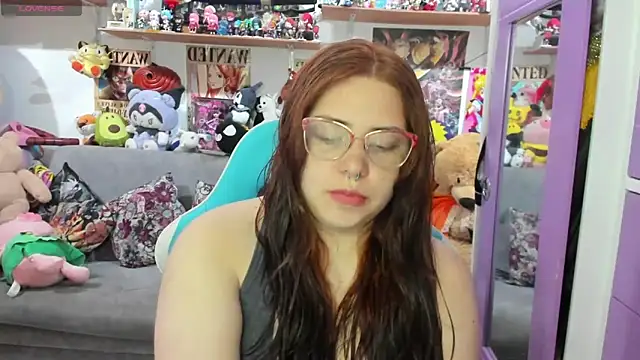 Snapshot of soficammy chatting on 11.25.25 soficammy online show from 11.25.25