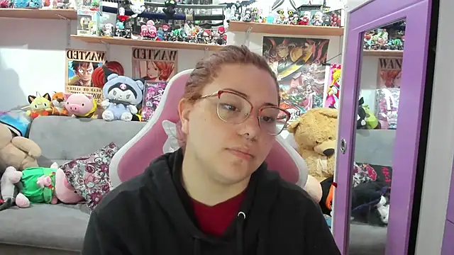 Snapshot of soficammy chatting on 12.15.25 soficammy online show from 12.15.25