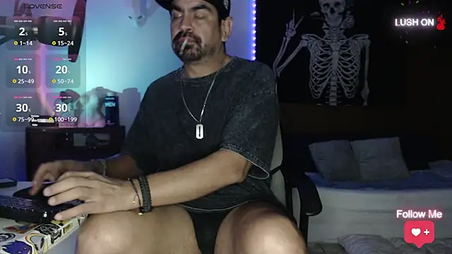 soyelcarlitos  online show from 09.23.25