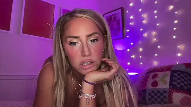 Snapshot of Fitnessbabe69 chatting on 05.27.26 Fitnessbabe69 online show from 05.27.26