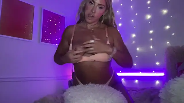 Snapshot of Fitnessbabe69 chatting on 07.09.26 Fitnessbabe69 online show from 07.09.26