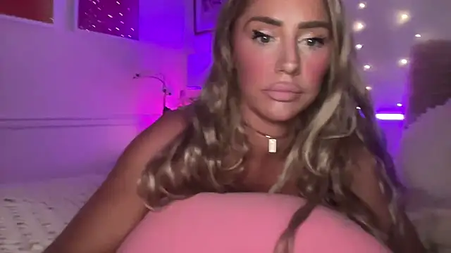 Snapshot of Fitnessbabe69 chatting on 07.15.26 Fitnessbabe69 online show from 07.15.26